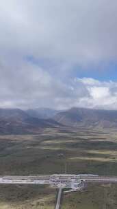 竖屏航拍西北巍峨高山祁连山