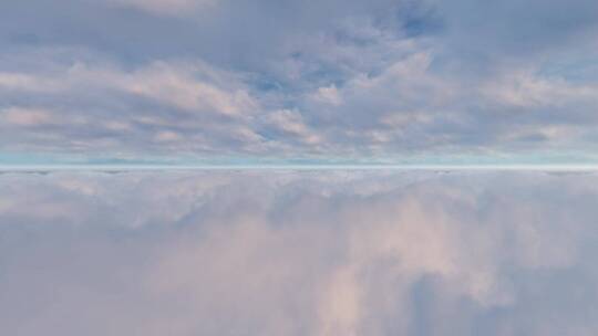 在两层云层之间飞向地平线