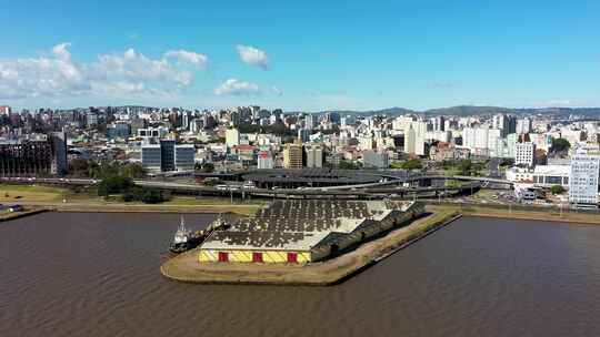 巴西阿雷格里港。巴西城市天际线地标。市中心的建筑。