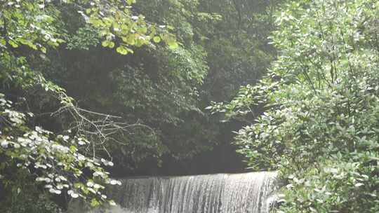 南宝山峡谷瀑布