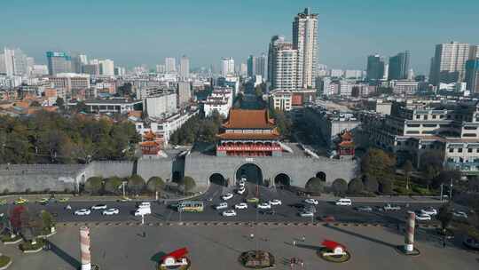 云南曲靖市南城门远景视频素材模板下载