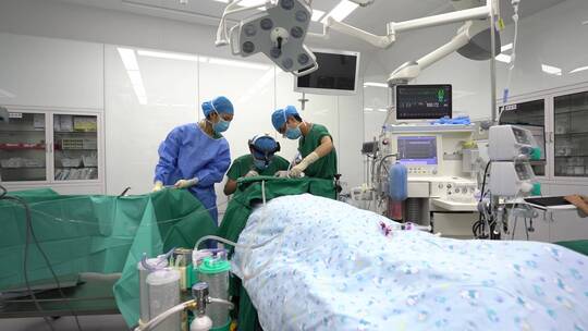 手术室 手术进行中 广角4 4k 30fps视频素材模板下载