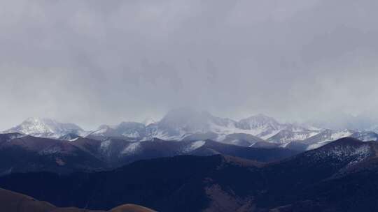 航拍雪山贡嘎雪山