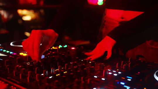 酒吧DJ打碟真实拍摄