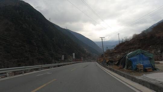 藏区自驾行驶国道公路视频素材模板下载