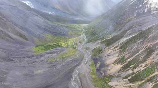 航拍四川川西贡嘎山区高山峡谷河流风光