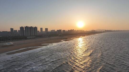 夕阳西下的海边