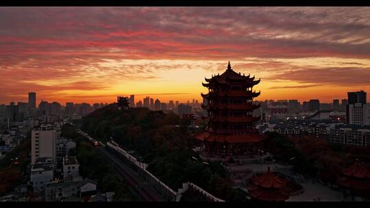 朝霞 火车驶过 黄鹤楼