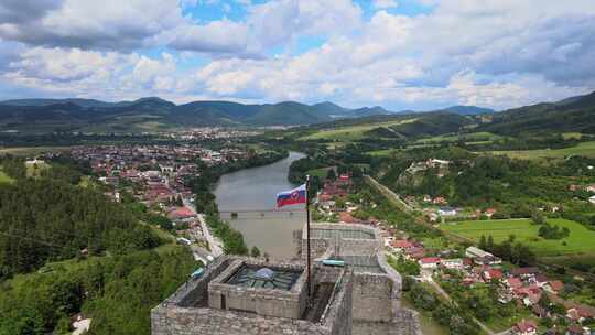 城堡里的斯洛伐克国旗