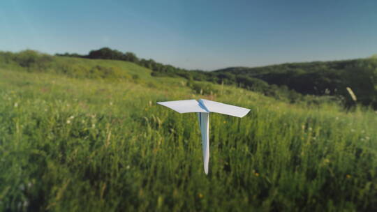 纸飞机山谷中低空飞行视频素材模板下载