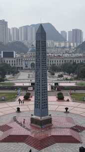 广场纪念碑及周边建筑景观