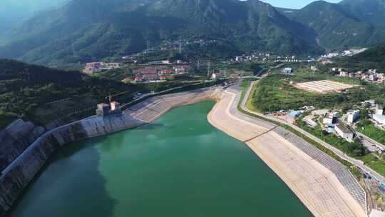 航拍厦门抽水蓄能电站上下水库与山顶风电场视频素材模板下载