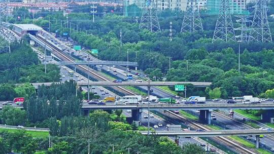 北京朝阳区远通桥京通快速路城市交通车流