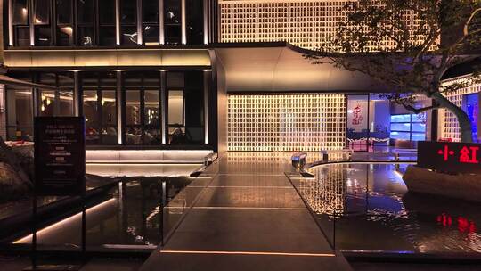 泉州晋江创意园餐饮建筑夜景内透玻璃视频素材模板下载