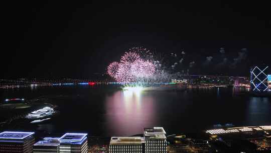 2025上海滴水湖元旦光影烟花秀航拍夜景4K