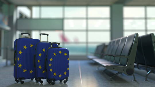 带有欧盟旗帜的旅行箱视频素材模板下载