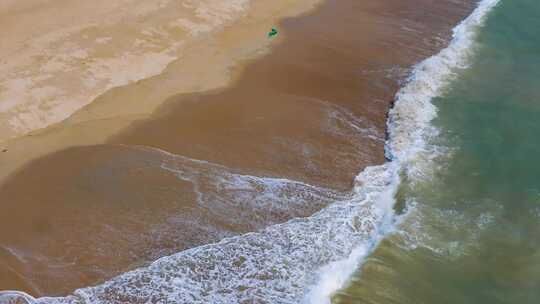 海岸线海滩海浪沙滩升格空镜