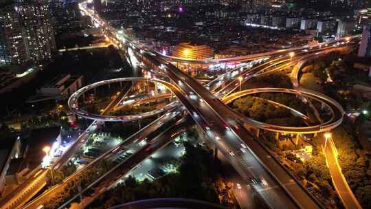 山东济南英雄山立交桥夜景车流航拍延时