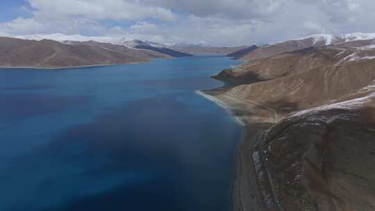 航拍雪后的西藏羊卓雍措视频素材模板下载