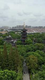 竖版航拍江苏苏州寒山寺