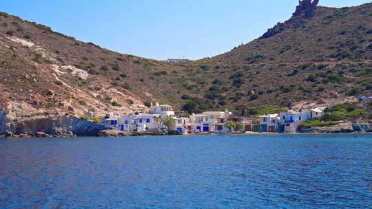 希腊米洛斯爱琴海边缘的传统希腊渔村视频素材模板下载