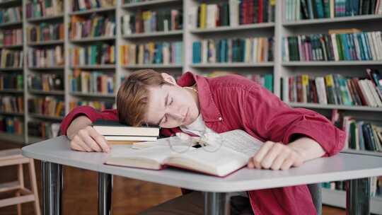 睡觉，累了，图书馆，学生