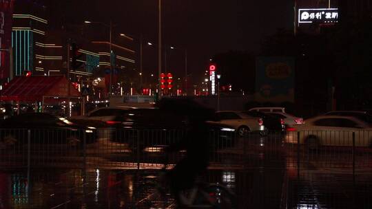 夜晚的城市街头