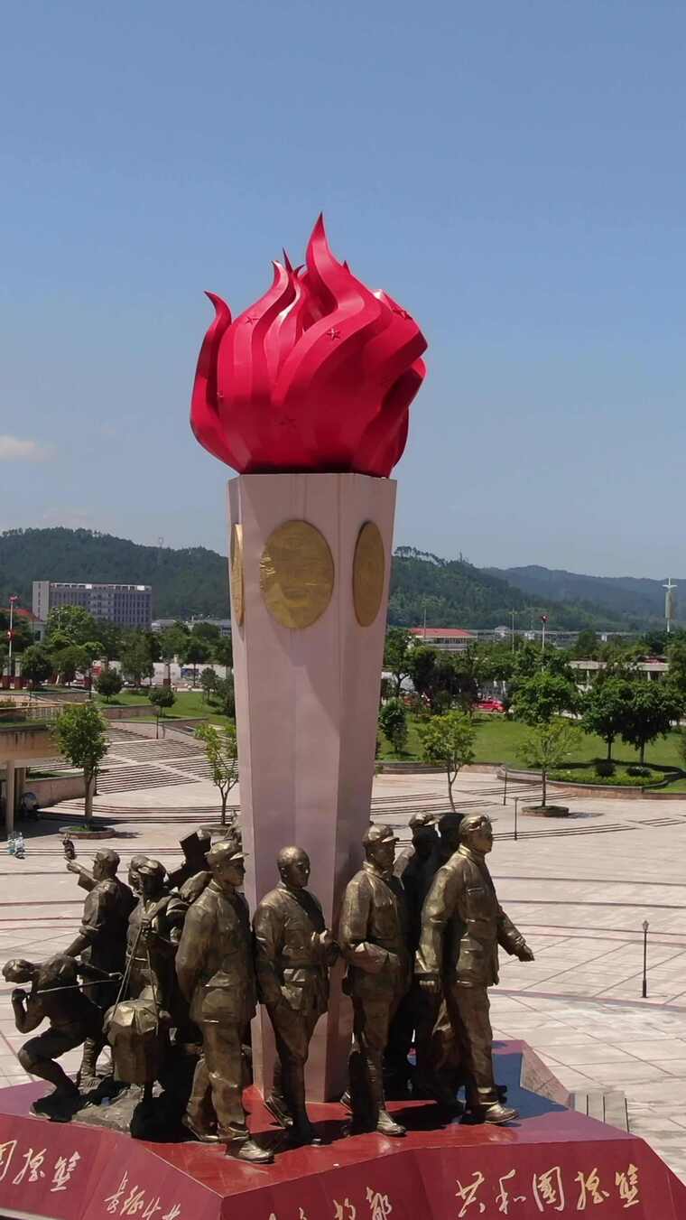 红色革命主题雕塑实拍