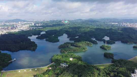 深圳龙华观澜茜坑水库航拍高空全景前进