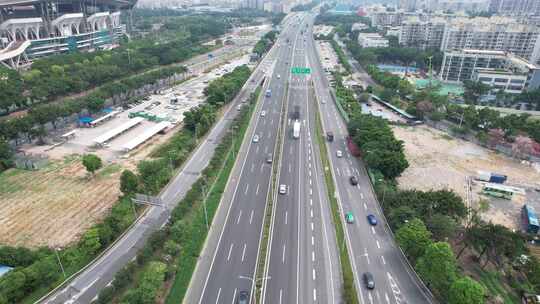 航拍公路车流行驶空镜