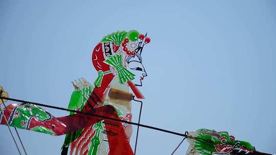 传统皮影人物空中展示素材