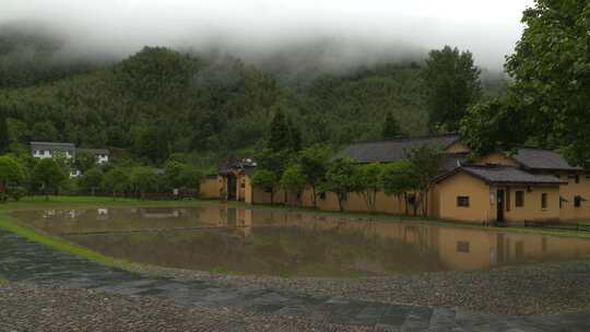 井冈山雨中村落视频素材模板下载