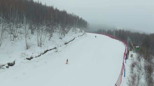 高山雪场雪道滑雪