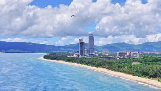 航拍蓝天白云的海南三亚市海棠湾海景酒店