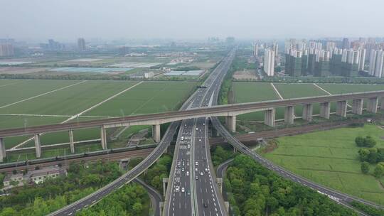 航拍城市高架桥，铁路，高速路