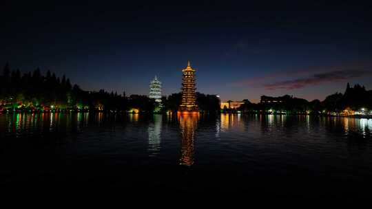 桂林两江四湖杉湖日月双塔双子塔夜景