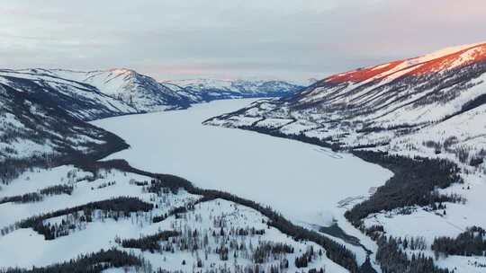 新疆阿勒泰地区喀纳斯景区雪景航拍