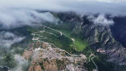 洛克之路云雾航拍自然风景旅行公路交通