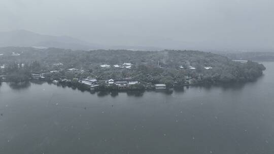 航拍西湖大雪