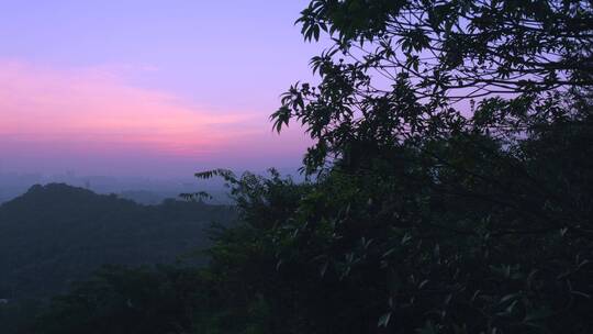 广州火炉山夕阳晚霞与城市快环路繁忙车流