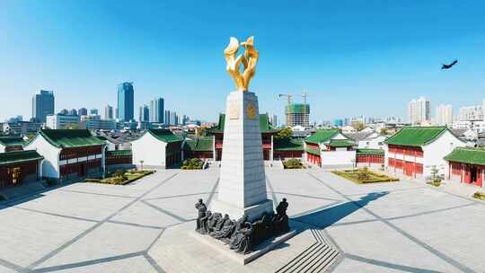 城市中景观古迹与现代建筑全景