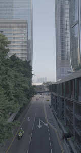 清晨仰拍香港中环高楼大厦