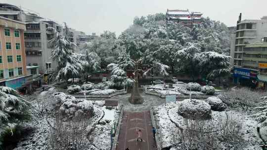 4k航拍衡阳市雁峰区回雁峰雪景