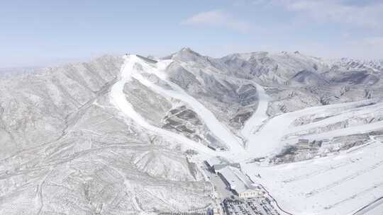 航拍内蒙古呼和浩特马鬃山滑雪场冬季雪景