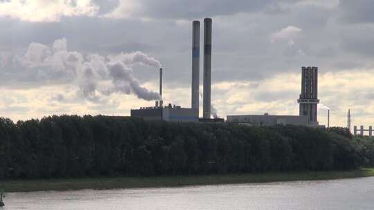化工厂大气污染烟囱排放废气空气污染