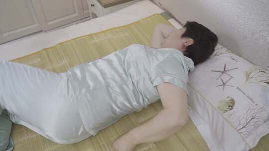 夏季天气热满头大汗睡眠不好失眠