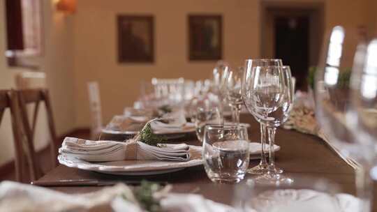 高端婚礼晚宴酒杯餐具装饰素材视频素材模板下载