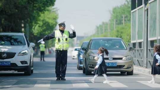 学生过马路