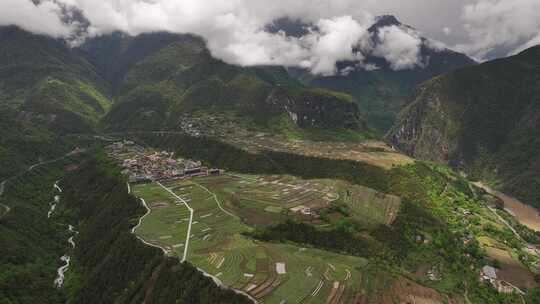 云南丙中洛怒江大峡谷航拍自然风光