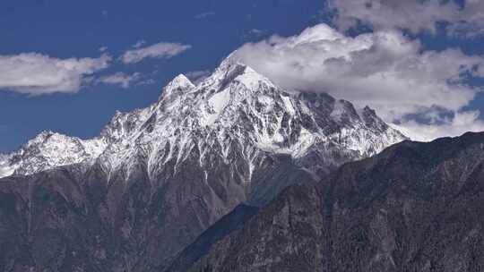 云南梅里雪山卡瓦格博峰自然风光延时